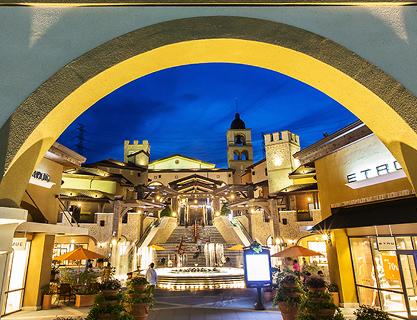 Fall in love with the exotic shopping street! Busan Premium Outlets