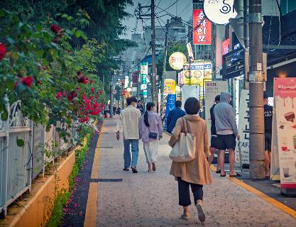 Don't miss out to explore the alley in front of Kyungsung University