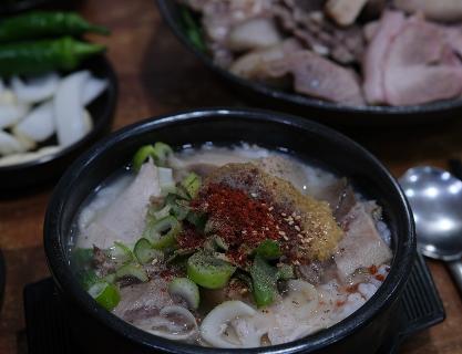 友利猪肉汤饭 (우리돼지국밥)
