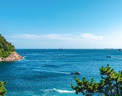 Taejongdae Park’s 100 years of history with Yeongdo Lighthouse