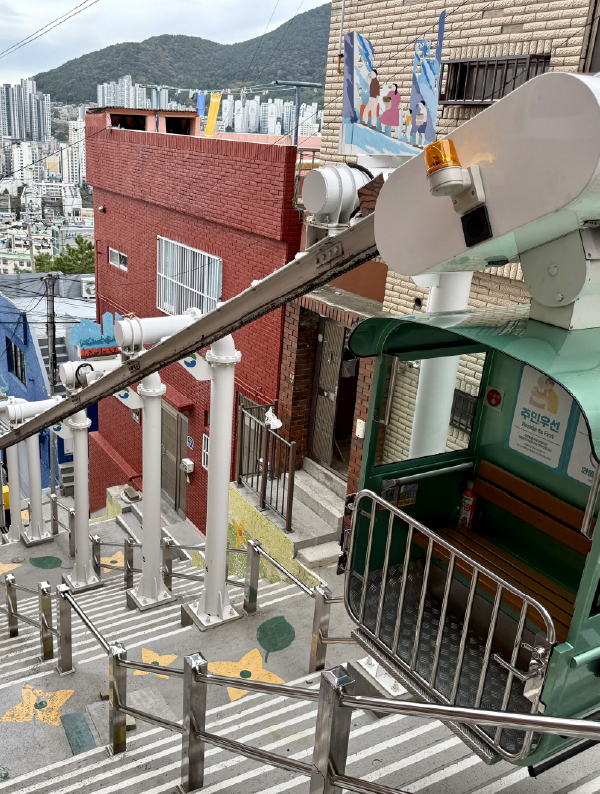 釜山山坡上的散步路線 | 蜿蜒小路的故事與海景咖啡廳